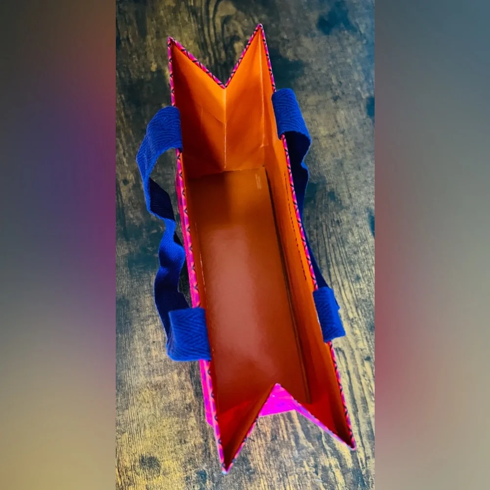 Tory Burch Fuchsia and Gold Patterned gift bag - Picture 7 of 7